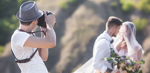 7 Tips untuk Membantu Anda Menyewa Fotografer Pernikahan